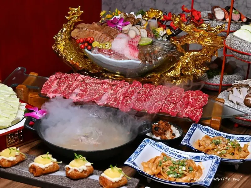 禧珍家鍋物｜宮廷風手切肉鍋物專賣，鍋物竟然會冒煙！還有父親節限定四人套餐，這價格很可以！