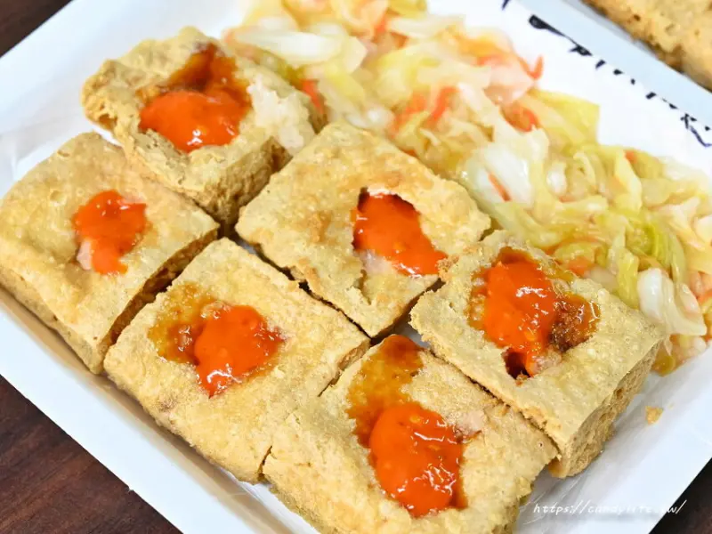 濃鄉臭豆腐｜越吃越香的臭豆腐，在地人激推的銅板美食，一開賣就人潮不斷～