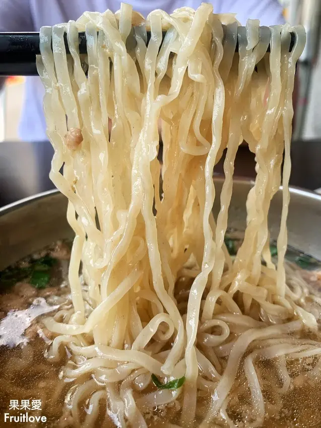 南投意麵麵條Q彈，每天還有限量的冷泡茶