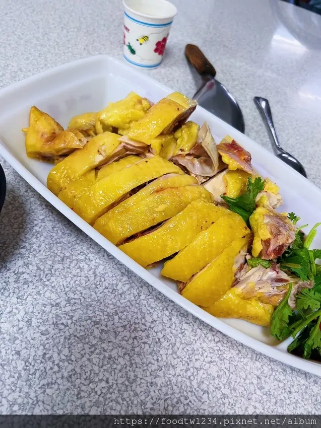 [桃園台式]桃園復興鄉「大衆土雞城」吃過就明白的美味平價家庭式台菜/白斬雞鮮嫩多汁可口/就連青菜也翠鮮嫩口/附菜單