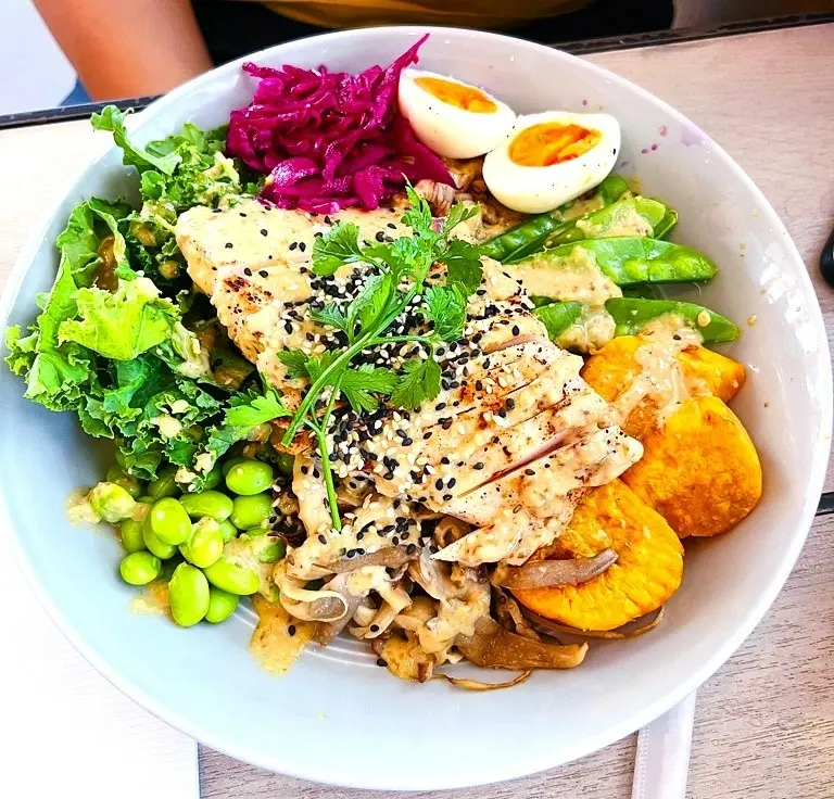 [台北早午餐]南港區南港展覽館站「gonna共樂遊 - 南港中信店」超級食物的平價美味健康沙拉/羽衣甘藍芝麻葉給的毫不手軟/雞肉也是超軟嫩(附菜單)