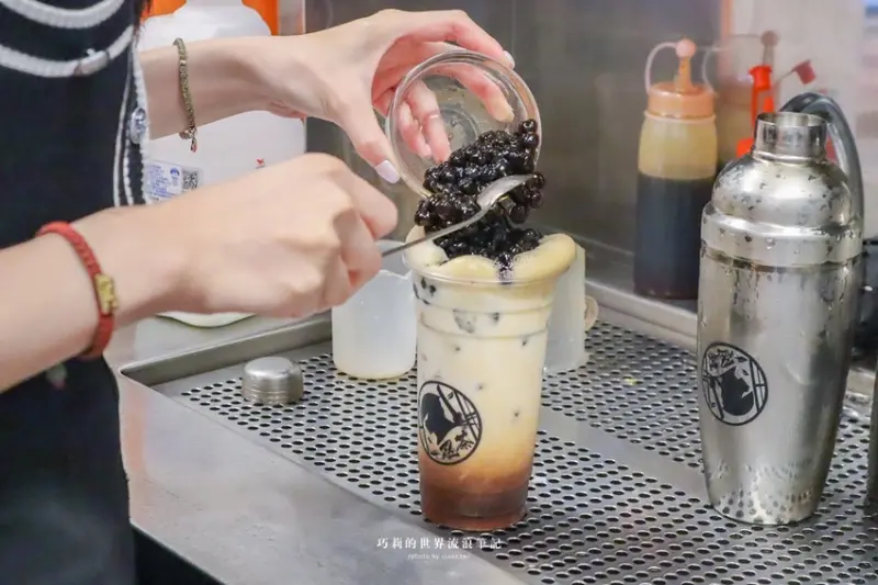 全店飲料0元免費加波霸，咀嚼系手搖飲，推薦手作布丁、蜜香波霸都好吃！