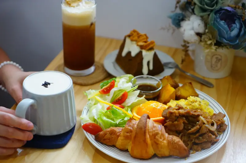 苗栗頭份『Ho珈琲』尚順韓系文青咖啡廳 焙茶戚風不小心讓我小尖叫！苗栗咖啡廳推薦 - Cutier吃飯中