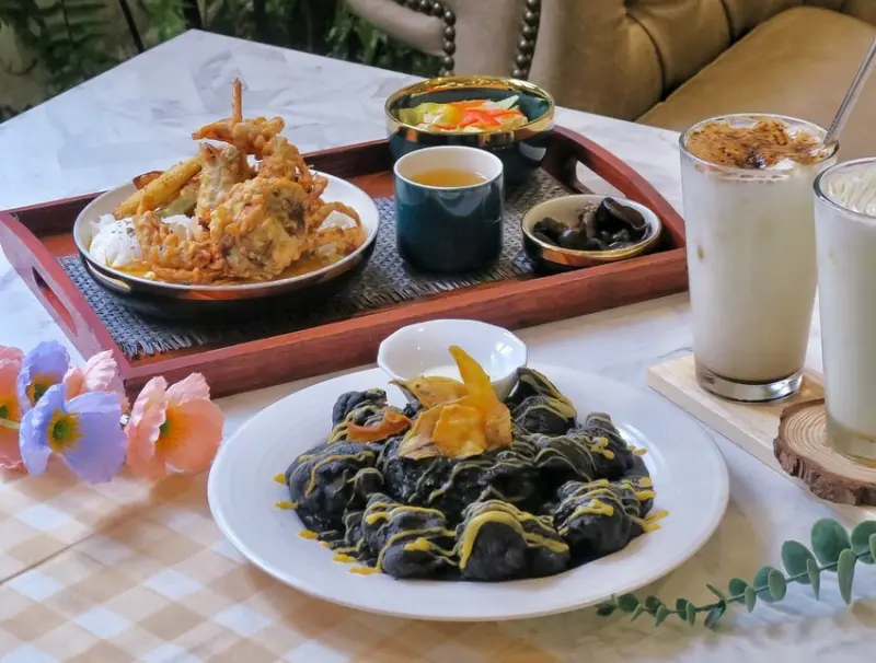 【台南美食】熨斗目花珈琲珈哩 - 小巷弄裡最浪漫唯美的景觀咖啡廳