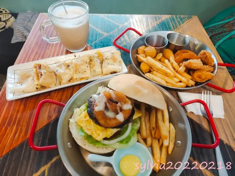 台北橋站，食月午日早午餐