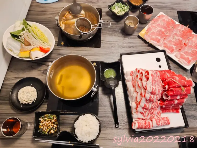 初訪，肉老大火鍋，雙人肉塔50oz