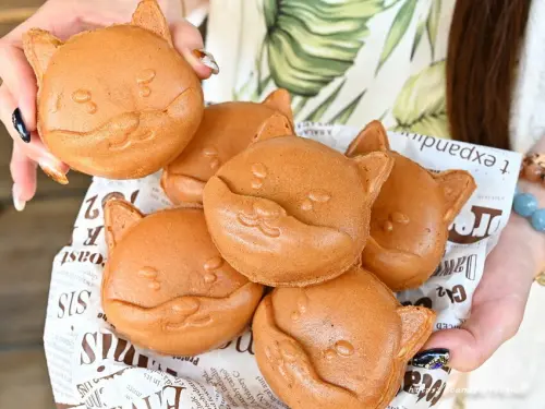 台中超萌柴犬雞蛋糕在這裡，現點現烤，咬下去會大爆餡！