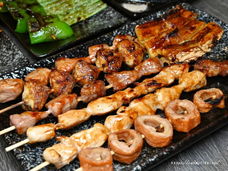 饑焰中燒串烤店｜串燒、熱炒專賣店，營業至凌晨1點半，不只現烤串燒，炒飯更是一絕！