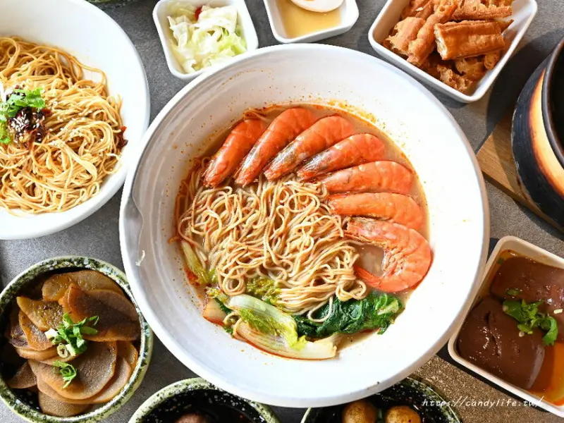 人生麵館｜台中人氣麻辣拌麵，採用日本拉麵麵條，口感超Q彈，還有潮汕砂鍋粥也好好吃～