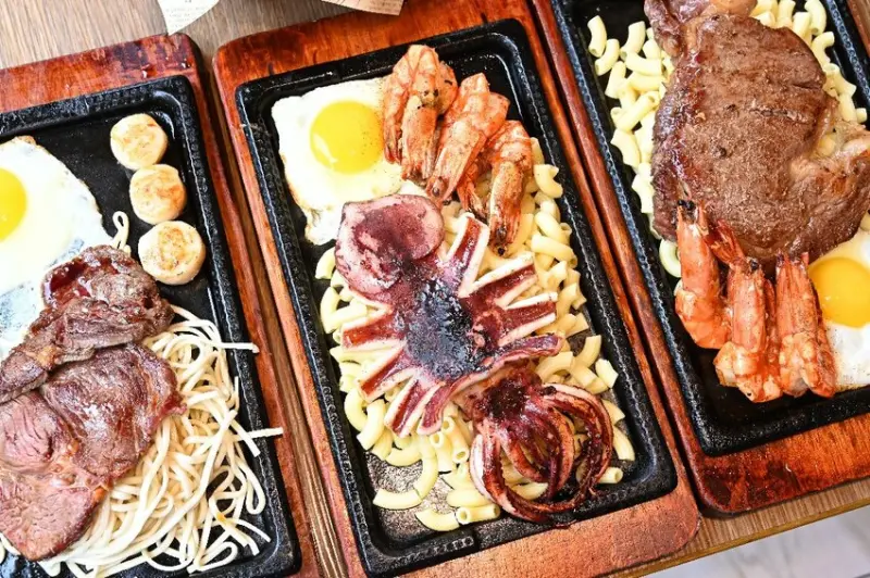 成功牛排｜台中平價牛排館，採用原塊肉，最低只要160元起，享自助吧冰淇淋、咖啡、烤土司、濃湯吃到飽～