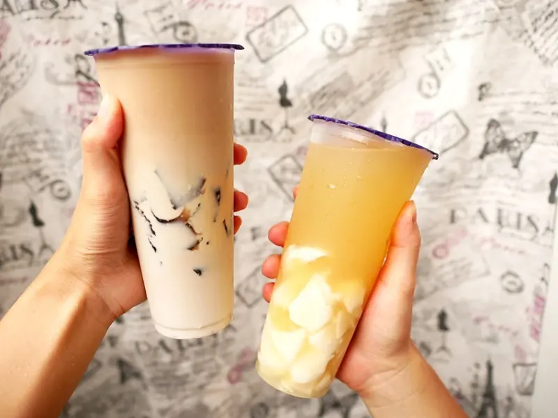 台中特色飲料店，每杯的料都給滿滿，特色豆漿凍、米漿凍味道超棒，還有XL杯超大份量可以喝整天-一縷糖熟成紅茶