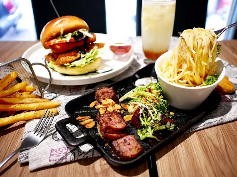 夏慕尼廚師出來開的鐵板早午餐，隱身在大里巷子內，用餐時間座無虛席，套餐內容充滿各種創意組合，鹹奶酪、OREO薯條新奇又好吃-WPAPA Teppanyaki Brunch 早午餐鐵板料理