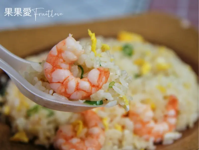 這間炒飯蝦仁大又多、鮮甜Q彈，牛肉麵湯頭甘甜、肉嫩