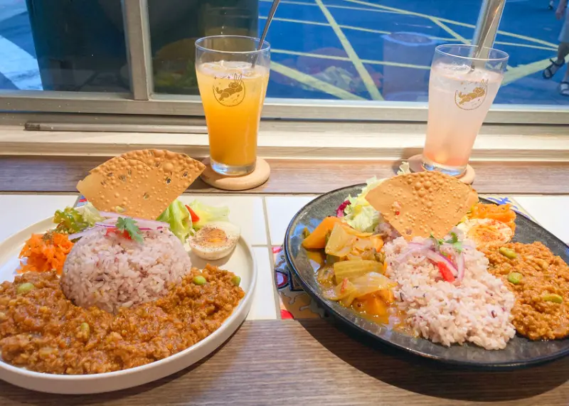 台北月見ル君想フ_ 赤峰街裡的東京風印度咖哩 HOUSE