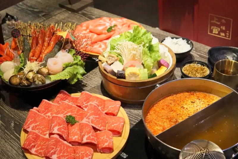 中壢火鍋推薦－上官木桶鍋｜頂級海鮮與超好吃和牛霜降肉片，桃園必吃火鍋推薦！