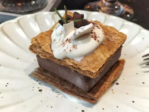 近期台南新開的複合式老宅餐酒館｜從早到晚一條龍享受｜台南Corner Square 咫尺角落