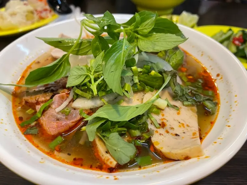 【台北中山美食】南京松江清水越南河粉，7月甫開幕，招牌香辣米線胃口大開讓人流連忘返