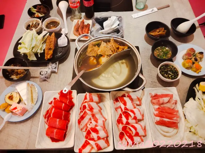 初訪，西門町鍋爸涮涮鍋，550元吃到飽(蔬菜．海鮮．肉品．甜點．飲品)