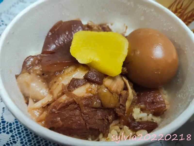 三重，五燈獎豬腳魯肉飯，腿庫便當