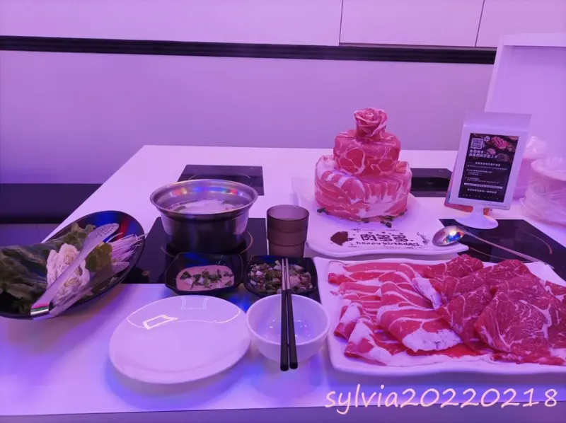 肉多多火鍋-三重正義店，自助吧吃到飽