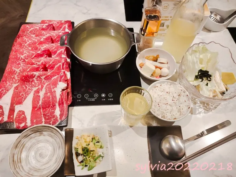 三重國小站，哈帕時尚鍋物，網美打卡火鍋店(外加華麗廁所XD)