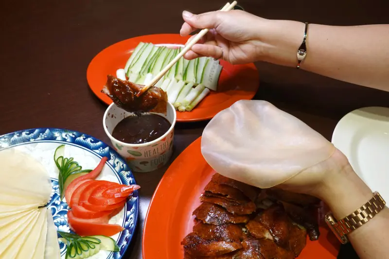 價格親民的汐止美食聚餐餐廳-汐止丞相鵝肉熱炒、燒臘、汐止烤鴨三吃，平價汐科站美食外送、汐科站便當外送推薦