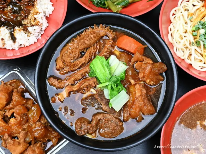 牛老二牛肉麵｜勤益商圈平價牛肉麵，大份量加麵不用錢，學生們的最愛～