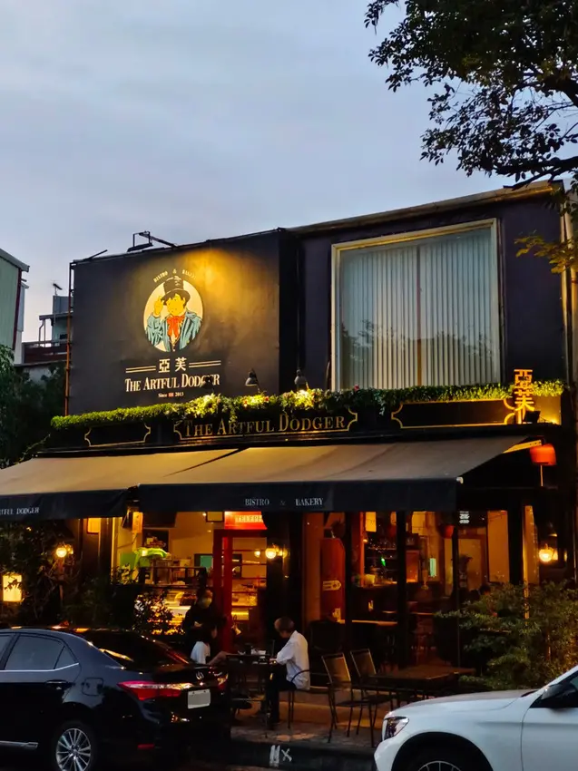 【台南異國餐廳】亞芙英式餐廳／指定餐點兩份$300可混搭／必點帕瑪森雞排潛艇堡、起司牛肉堡／成大附近美食