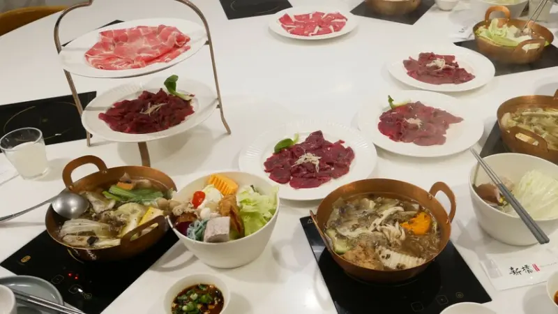 柚一鍋 a Pomelos Hot Pot-新橋集團旗下火鍋店✨✨✨ 肉品跟菜盤有水準，環境舒適(近新竹大遠百)