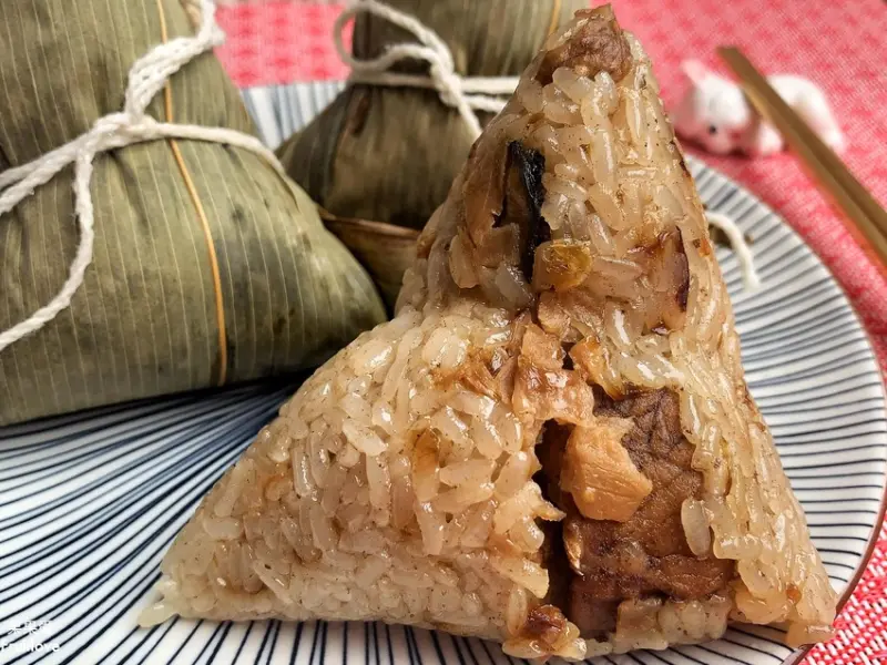 台中清水美食-古早味的粽粿，皮Q餡多，用料實在，還有少見的蚵乾粽