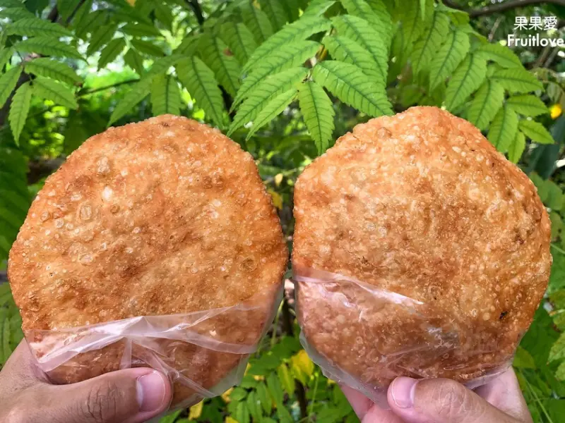 煎餅外皮酥脆的口感，甜鹹合宜的內餡，在地幸福的美味