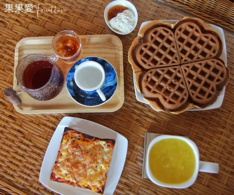 三合院古厝咖啡廳，環境清幽古色古香，寵物友善