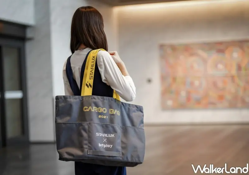 星宇航空X bitplay 「再生cargo綁帶超大容量托特包」 / WalkerLand窩客島整理提供 未經許可不可轉載