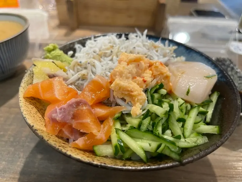 【台北中山美食】2022松江南京福海鮮屋，文青風平價海鮮冷食丼，新鮮好吃一直都滿座