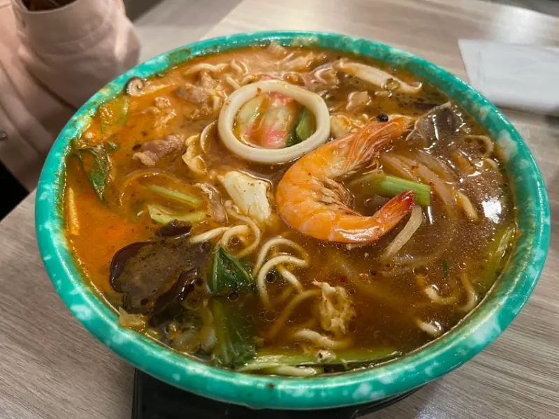 【台北中山美食】松江南京韓食村，海鮮煎餅比臉還大，年輕人1直在排隊的超級夯店，料多又實在！