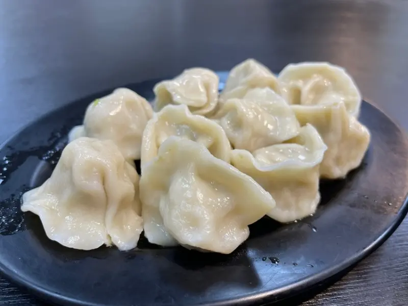  【台北中山美食】2022松江南京芳姐麵飯館，旗魚水餃扎實美味，超過30樣小菜任你選擇