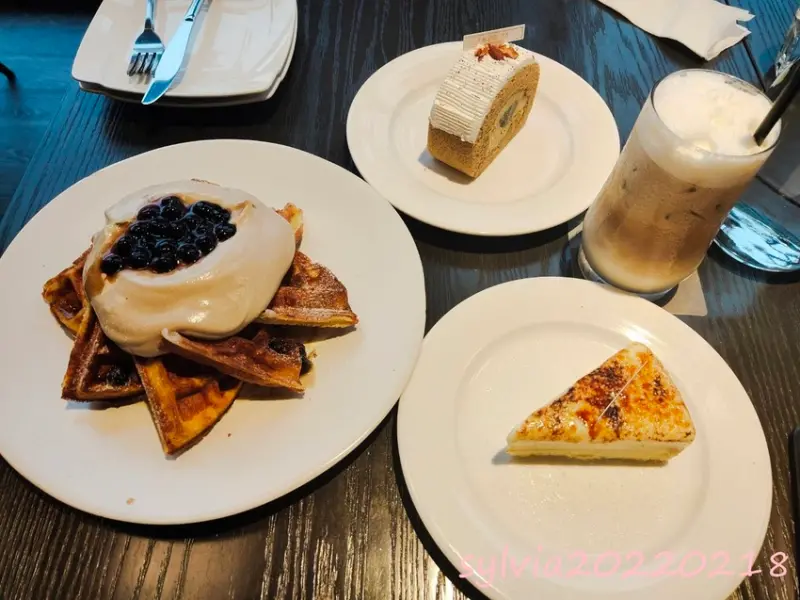 黑浮咖啡，鬆餅非常好吃的信義咖啡廳