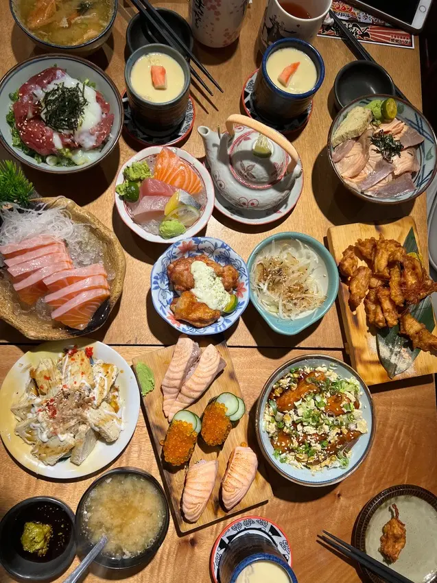 【台中西屯區美食】森川丼丼大橋橫町，日式居酒屋 | 新鮮生魚片、多樣化丼飯 | 附菜單