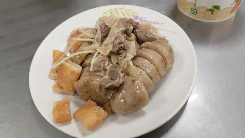 【基隆美食】孝三大腸圈 | 人氣銅板小吃、孝三路巷弄美食