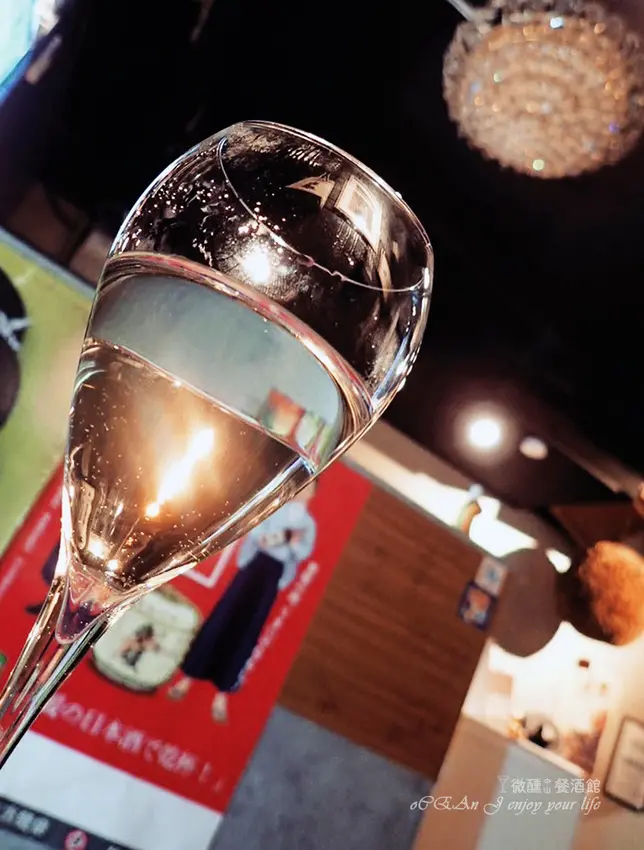 台北餐酒館【微醺中山】日式清酒吧餐酒館，隱藏在巷弄中的微醺秘密基地，聊天小酌放鬆的舒適地方│行天宮捷運站美食餐酒館