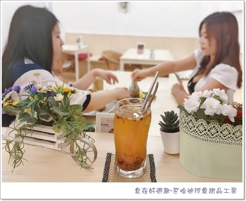 台南蝸牛巷不只好拍好逛，老宅甜點更是必訪！【巴哈迪印象甜點工坊】蝸牛造型的生乳捲以及各式手工甜點跟飲品＿，絕對值得一試!