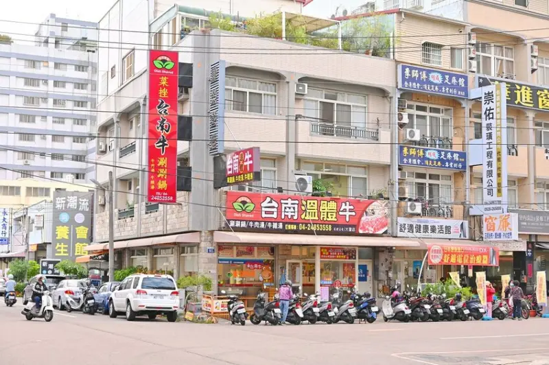 台中超隱密溫體牛火鍋平日只賣晚餐 假日人更多 牛尾到牛雜一鍋多吃_菜挫台南溫體牛涮涮鍋