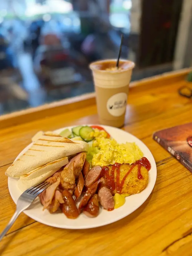  南港特色咖啡廳推薦：書與咖啡&喵甜圈/ WalkerLand窩客島整理提供 未經許可不可轉載