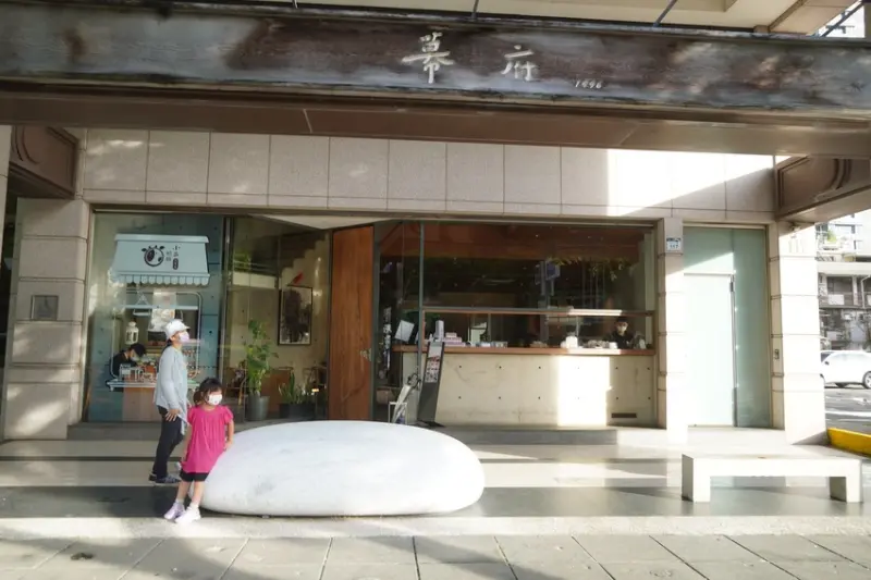 {高雄美食}高雄老字號壽司專賣：「幕府壽司英雄店」用餐環境舒適優雅充滿禪意，壽司選擇多樣價格美味公道，最便宜海苔捲只要25元