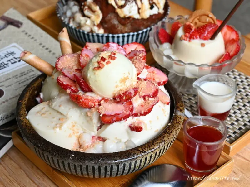 美軍豆乳冰｜繽紛草莓季登場，超美草莓豆乳冰，還有ㄉㄨㄞㄉㄨㄞ草莓豆乳布丁也好好吃～