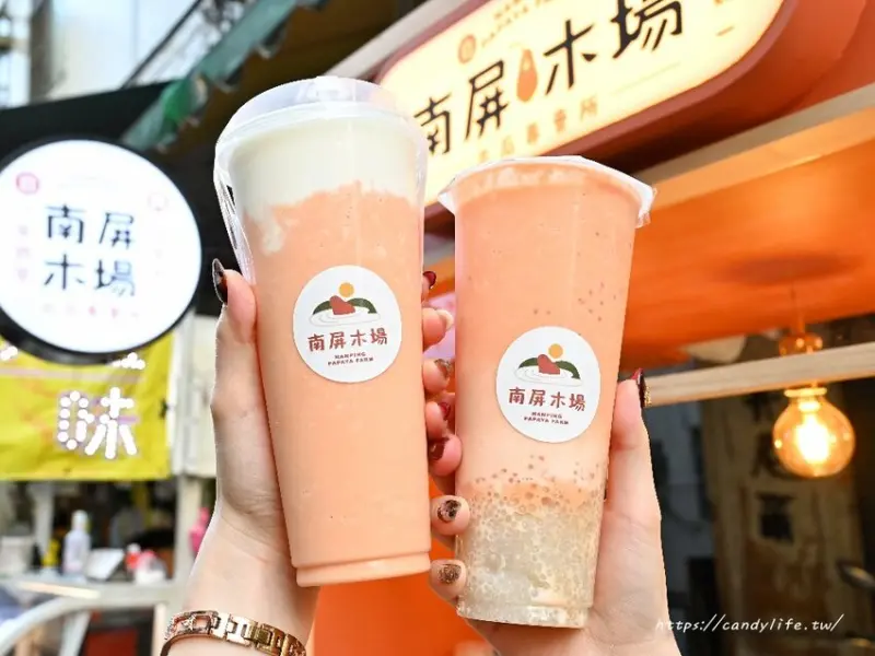 南屏木場｜台中超好喝木瓜牛奶就在向上市場中，單純新鮮木瓜加鮮奶，招牌木瓜牛奶奶蓋必點，還有獨家木瓜凍撞奶～