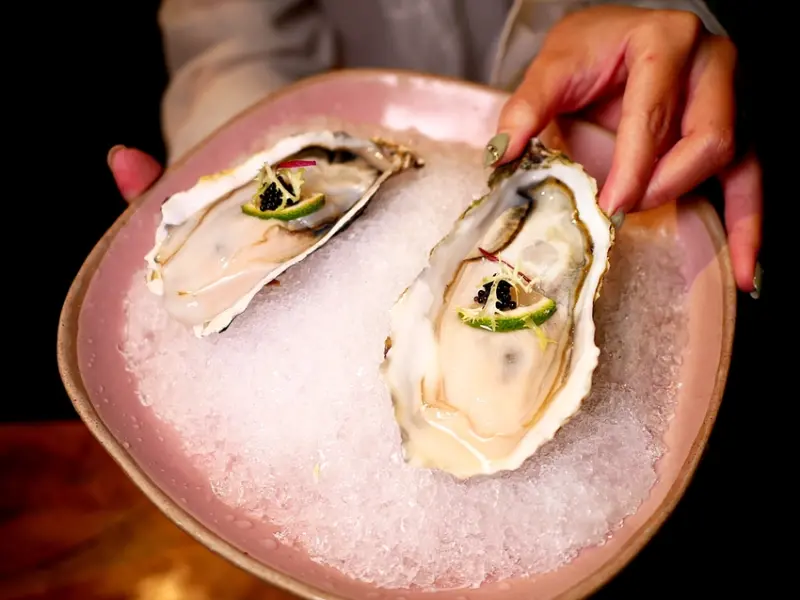 台中西屯叢林風餐酒館，隱身在七期之中，調酒美拍又好喝，週三全時段生蠔日狂嗑超划算，約會聚餐超適合-Chill Play 去憂不累