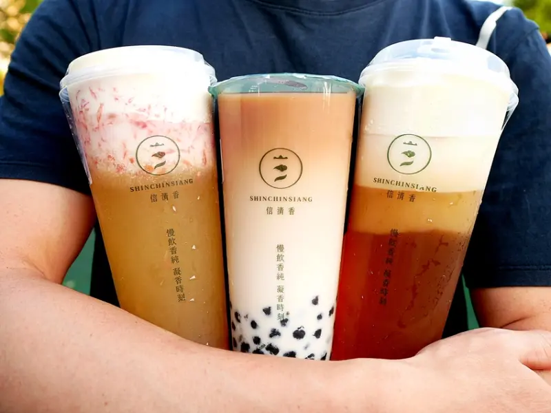 台中獨賣的特色果香奶蓋，只有大里喝得到，主打重茶香冬片茶，以及整塊乳酪製成的奶蓋-信清香