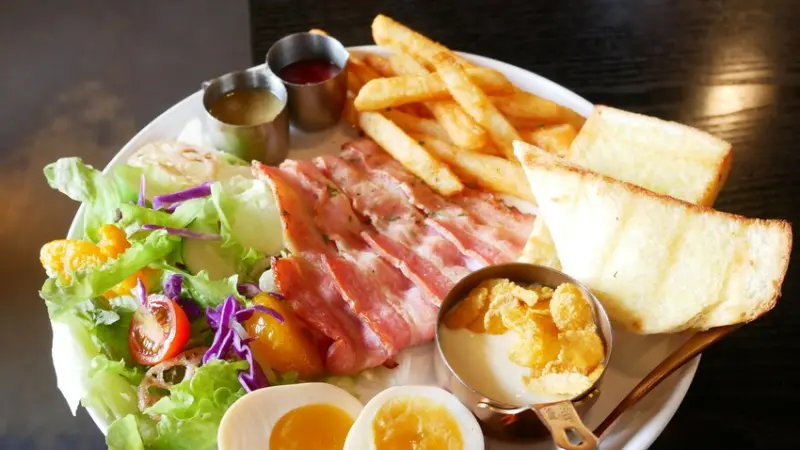 旅人咖啡館(楊梅店)-提供早午餐/披薩/燉飯/義大利麵/木盆沙拉/鬆餅，多樣化又豐盛的份量╰(*°▽°*)╯