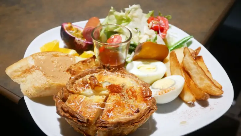 印象派早午餐(結束營業)-近逢甲商圈，推早午餐系列，還有鹹派、燉飯與漢堡，還有特色小點與甜點(●ˇ∀ˇ●)